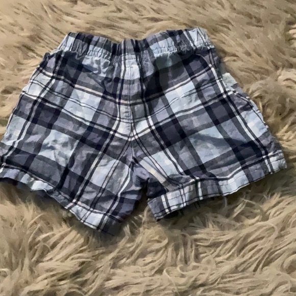 Carter’s short set. Blue plaid pull-up shorts and navy blue pullover shirt 9m. - Picture 8 of 9
